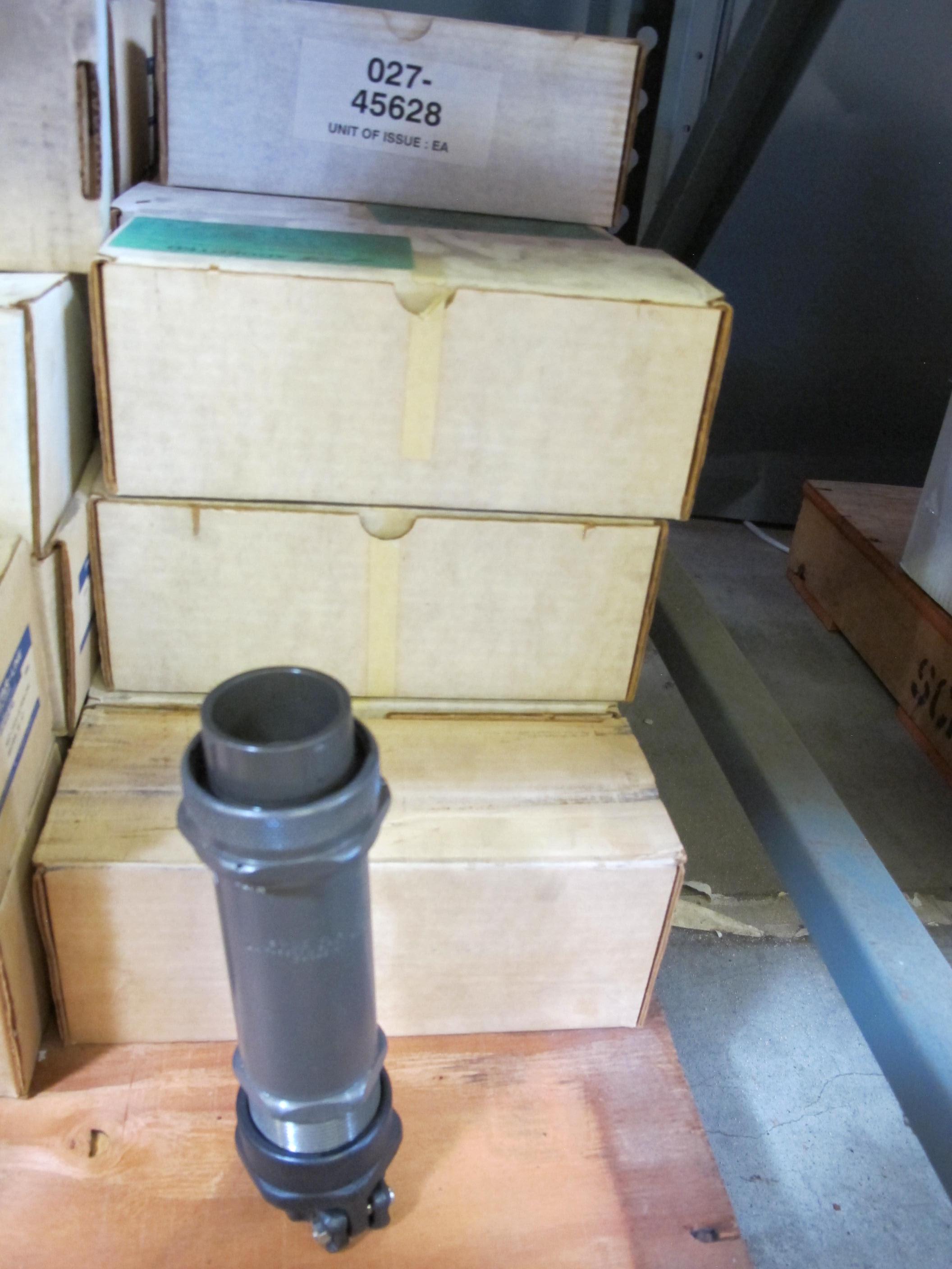 LOT TO INCLUDE: (17) CONNECTORS, ELECTRICAL TYPE, 10 CONDUCTOR, CIRCULAR PLUG KIND, (15) CONNECTORS, ELECTRICAL TYPE. PART NO ZZM-242053-WO-1116-621 PN, (12) RECEPTACLES, ELECTRICAL TYPE, 3 WIRE, 600VAC/250VDC 60A 4 POLE ELEC RATING, CLAMP RING PLUG, HAZARDOUS DUTY KIND. LOADING & HANDLING FEE $15-4145